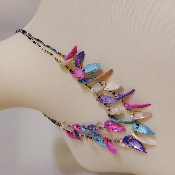 Multicolor Shell Necklace - Picture 3 of 10